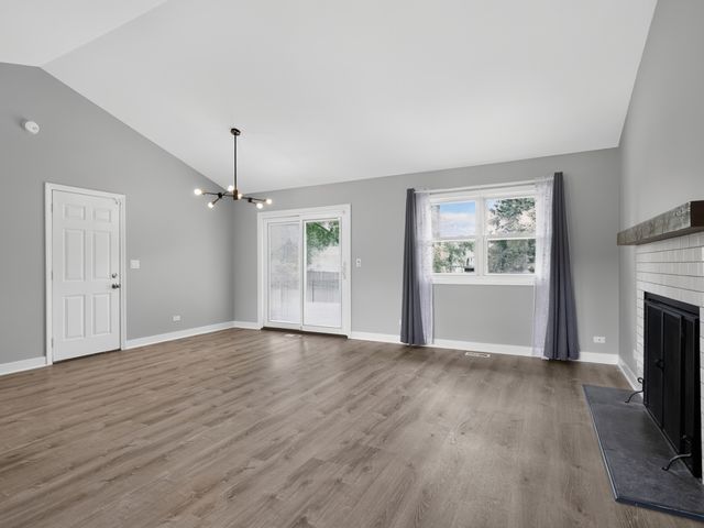 1328 Creighton Avenue, Naperville, IL 60565