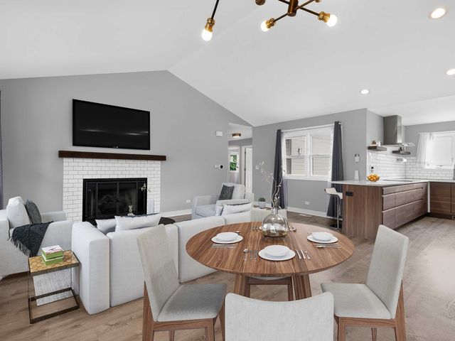 1328 Creighton Avenue, Naperville, IL 60565