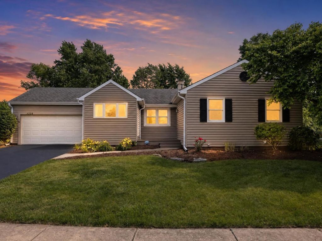 1328 Creighton Avenue, Naperville, IL 60565
