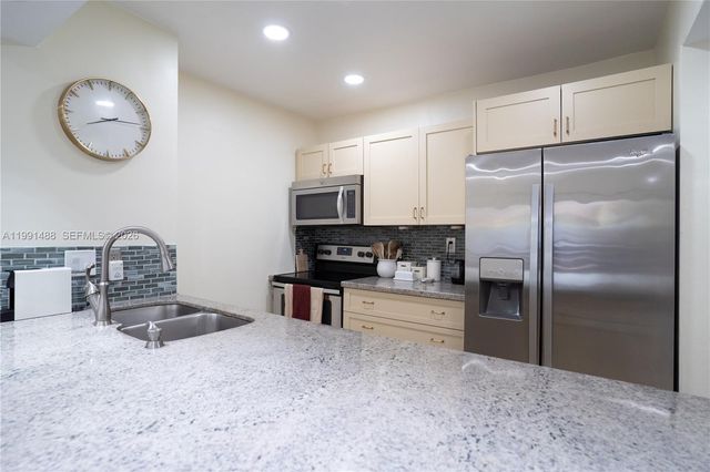 7483 SW 82nd St A308, Miami, FL 33143