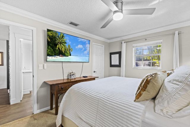 3544 Lakeview Drive, Delray Beach, FL 33445