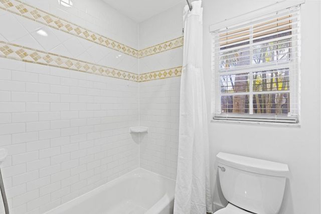 3544 Lakeview Drive, Delray Beach, FL 33445