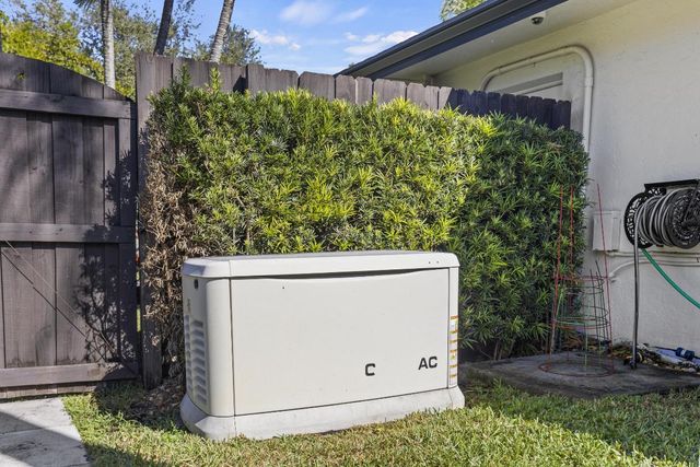 3544 Lakeview Drive, Delray Beach, FL 33445