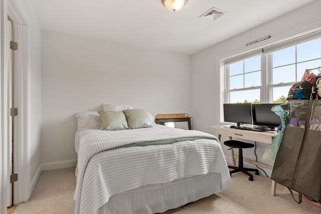 19 Lighthouse Ln, Westminster, MA 01473
