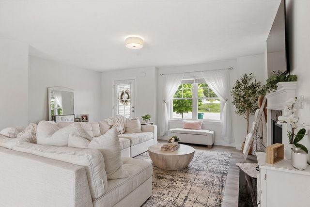 19 Lighthouse Ln, Westminster, MA 01473