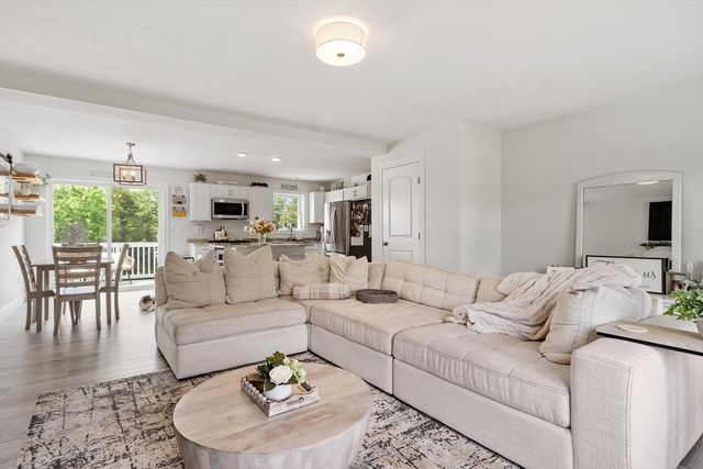 19 Lighthouse Ln, Westminster, MA 01473