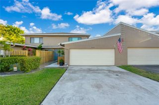 5124 S University Dr, Davie, FL 33328
