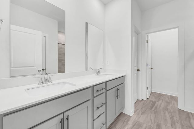 2356 Woodmeadow Dr, Clarksville, TN 37043