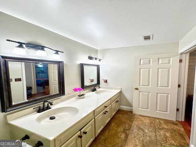 1018 Riverside Drive, Lagrange, GA 30240