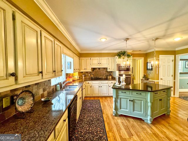 1018 Riverside Drive, Lagrange, GA 30240