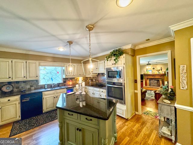 1018 Riverside Drive, Lagrange, GA 30240