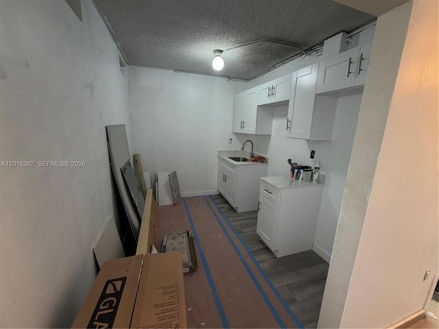 6930 Miami Gardens Dr 1-512A, Hialeah, FL 33015