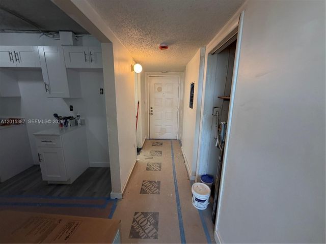 6930 Miami Gardens Dr 1-512A, Hialeah, FL 33015