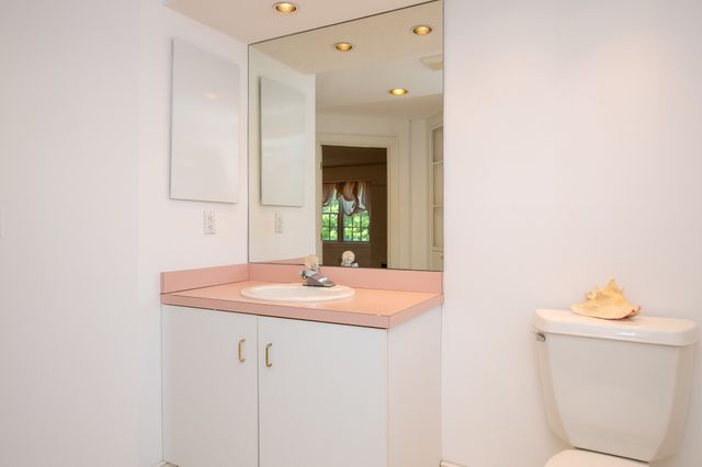10 Village Green Circle, Mashpee, MA 02649