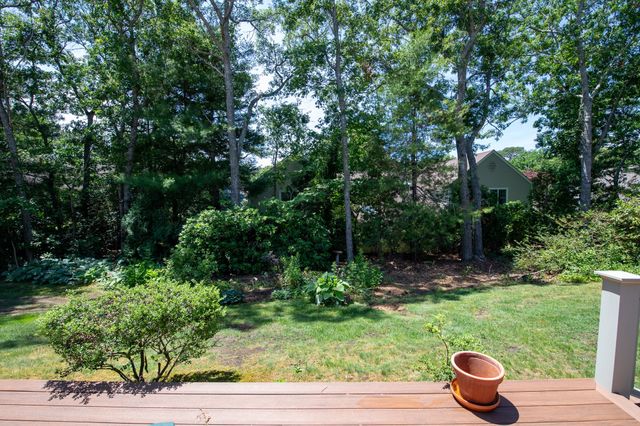 10 Village Green Circle, Mashpee, MA 02649