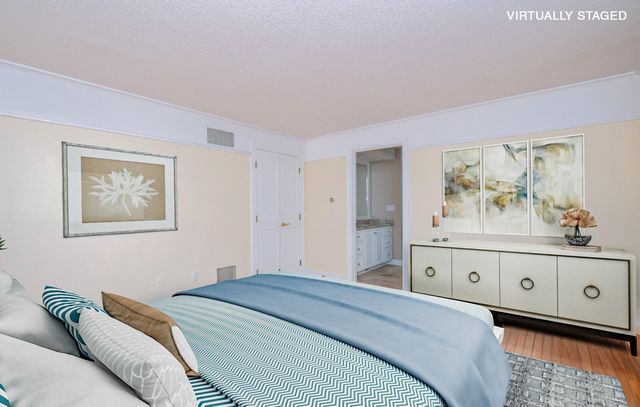 10 Village Green Circle, Mashpee, MA 02649