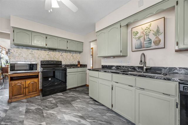 1114 11th Street NW, Cedar Rapids, IA 52405