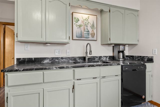 1114 11th Street NW, Cedar Rapids, IA 52405