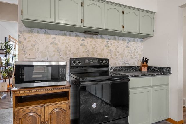 1114 11th Street NW, Cedar Rapids, IA 52405