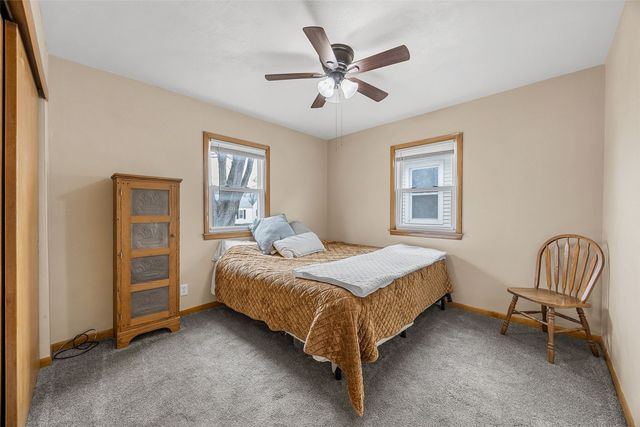 1114 11th Street NW, Cedar Rapids, IA 52405