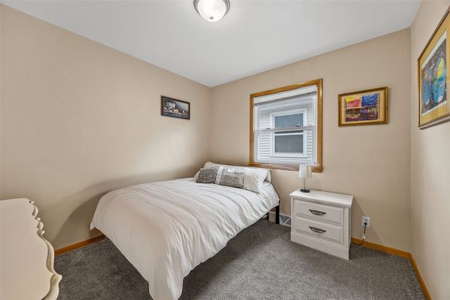 1114 11th Street NW, Cedar Rapids, IA 52405