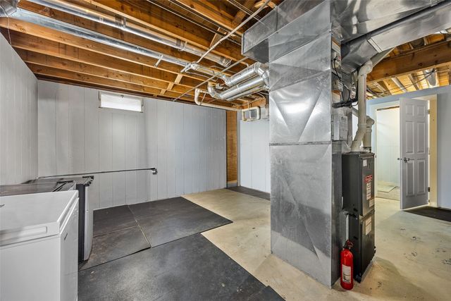 1114 11th Street NW, Cedar Rapids, IA 52405