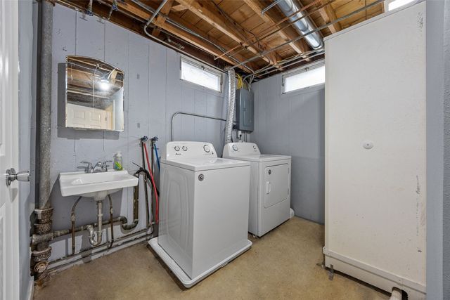 1114 11th Street NW, Cedar Rapids, IA 52405