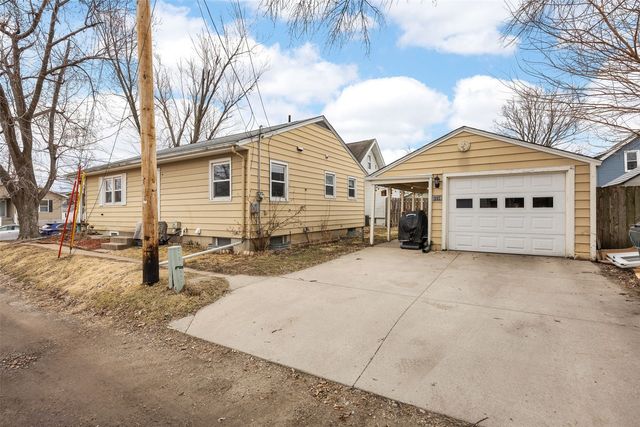 1114 11th Street NW, Cedar Rapids, IA 52405