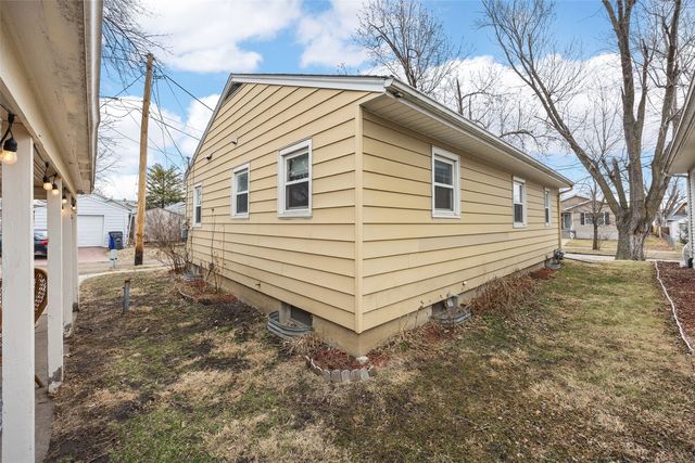 1114 11th Street NW, Cedar Rapids, IA 52405