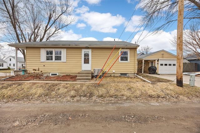 1114 11th Street NW, Cedar Rapids, IA 52405