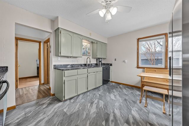 1114 11th Street NW, Cedar Rapids, IA 52405