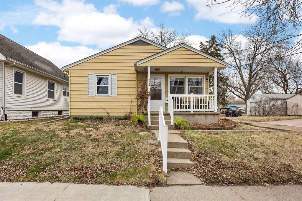 1114 11th Street NW, Cedar Rapids, IA 52405