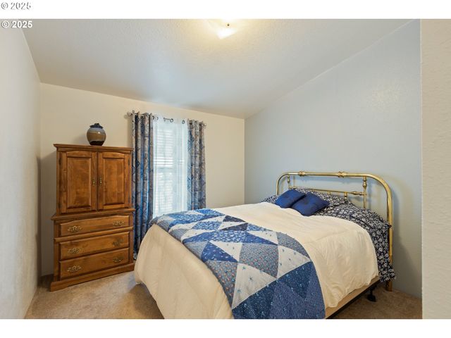 281 HEAVENLY Ct, Sutherlin, OR 97479