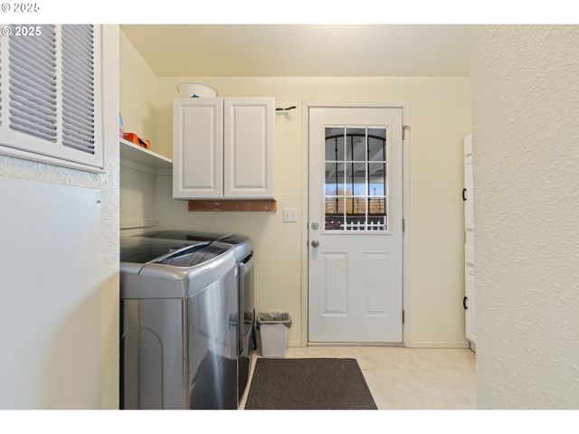 281 HEAVENLY Ct, Sutherlin, OR 97479