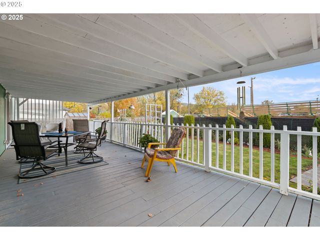 281 HEAVENLY Ct, Sutherlin, OR 97479