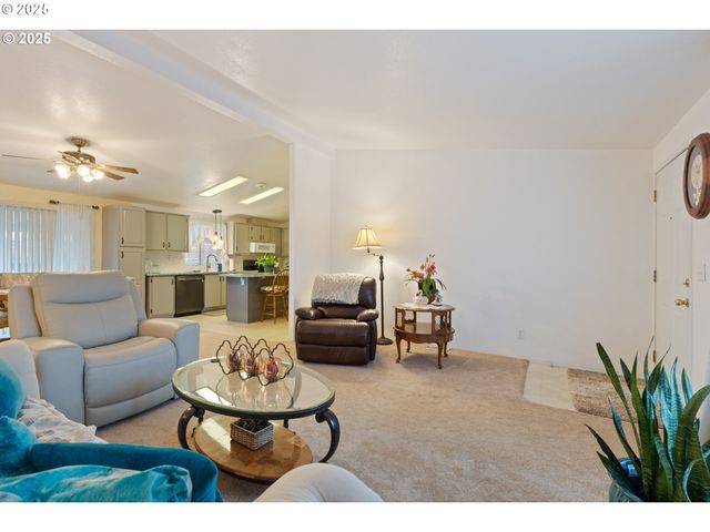 281 HEAVENLY Ct, Sutherlin, OR 97479