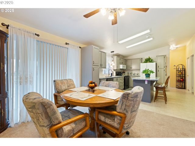 281 HEAVENLY Ct, Sutherlin, OR 97479