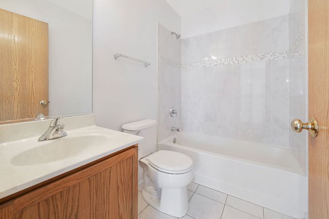 1529 Keystone Court, Elgin, IL 60120