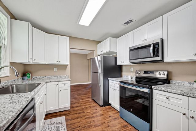 2013 Terrace Lane, Baytown, TX 77520