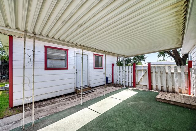 2013 Terrace Lane, Baytown, TX 77520