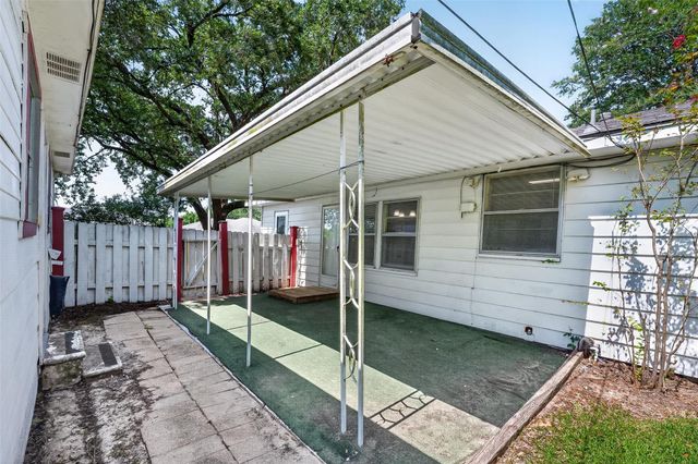 2013 Terrace Lane, Baytown, TX 77520