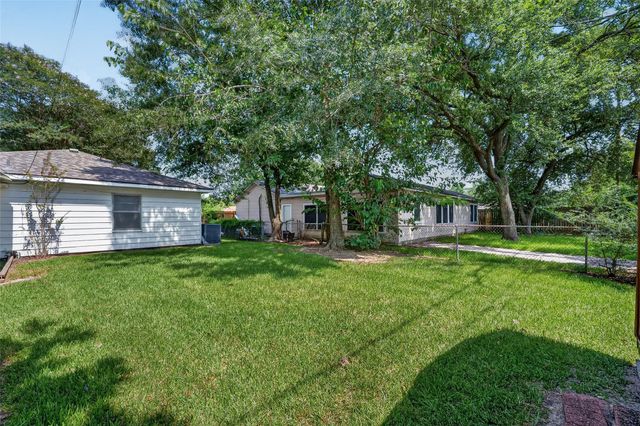 2013 Terrace Lane, Baytown, TX 77520