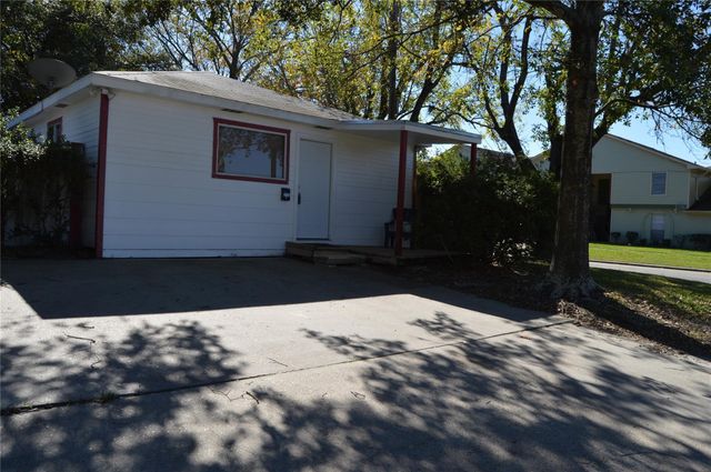 2013 Terrace Lane, Baytown, TX 77520
