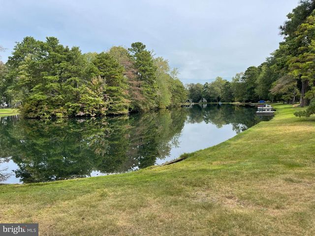 70 OAKWOOD DR, Medford, NJ 08055