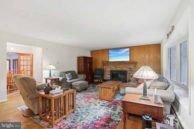 70 OAKWOOD DR, Medford, NJ 08055