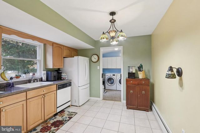 70 OAKWOOD DR, Medford, NJ 08055