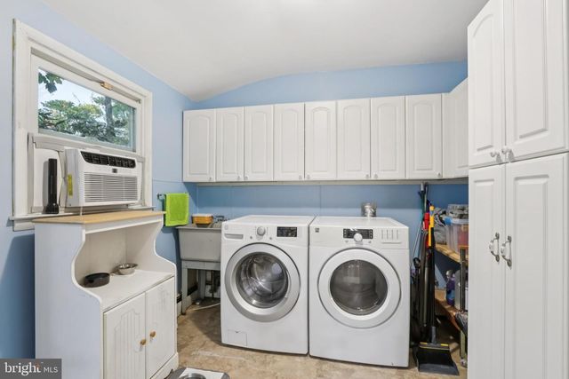 70 OAKWOOD DR, Medford, NJ 08055