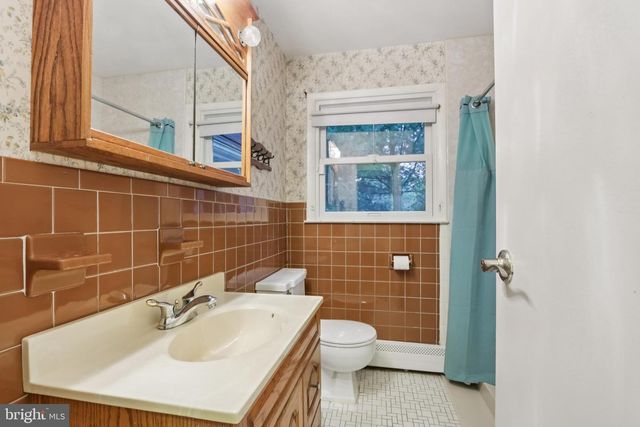 70 OAKWOOD DR, Medford, NJ 08055