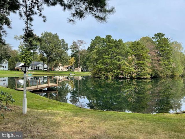 70 OAKWOOD DR, Medford, NJ 08055