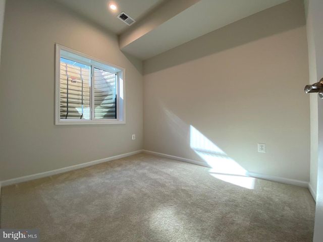 1110 SPUR LN, Fredericksburg, VA 22401